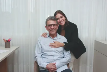 Imagem ilustrativa da imagem Pai supera sequelas de dois AVCs e leva filha ao altar