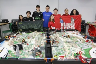 Imagem ilustrativa da imagem Paixão por tecnologia em clubes de programação em escolas de Vitória