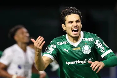 Imagem ilustrativa da imagem Palmeiras tem noite mágica, goleia LDU e pega Flamengo na final da Libertadores