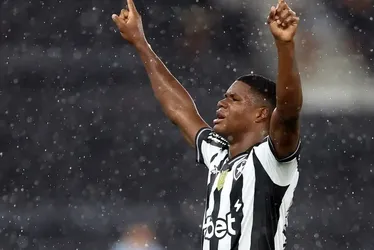 Imagem ilustrativa da imagem Panamenho José Kadir leva Botafogo à vitória no Brasileiro