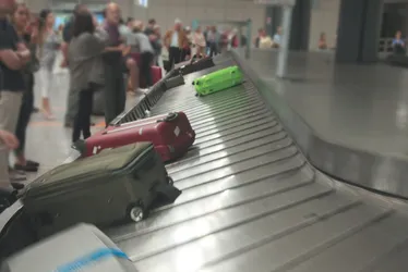 Imagem ilustrativa da imagem Passagem aérea vai ficar mesmo ainda mais cara? Especialistas explicam