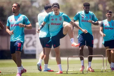 Imagem ilustrativa da imagem Pedro treina no campo e aumenta chances de estar em campo na final da Libertadores