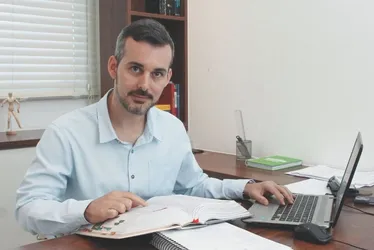 
          Imagem ilustrativa da imagem “Perdi a memória após uma parada cardíaca”, conta advogado de 39 anos
          