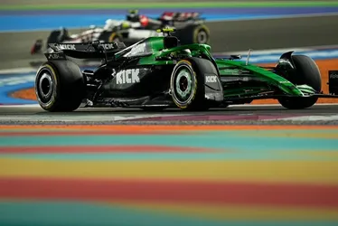 
          Imagem ilustrativa da imagem Piastri larga na frente na penúltima prova no ano
          