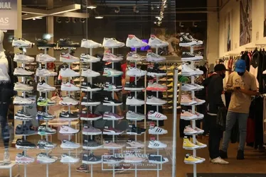 
          Imagem ilustrativa da imagem Planalto rejeita texto na Câmara que mantém escala 6x1
          