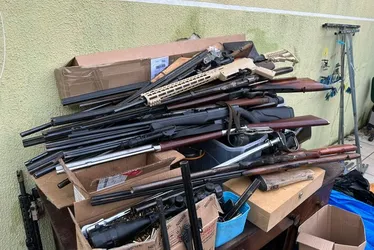 Imagem ilustrativa da imagem Polícia do Paraná prende ex-militar suspeito de negociar armas com traficantes do RJ