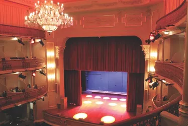 Imagem ilustrativa da imagem Por dentro do novo Teatro Carlos Gomes