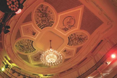 Imagem ilustrativa da imagem Por dentro do novo Teatro Carlos Gomes