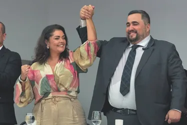 
          Imagem ilustrativa da imagem Prefeitura de Guarapari: vice-prefeita rompe com Rodrigo Borges
          