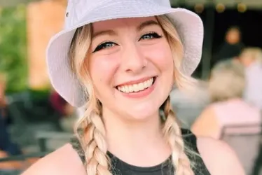 Imagem ilustrativa da imagem Professora baleada por aluno de 6 anos ganha indenização de R$ 53 milhões