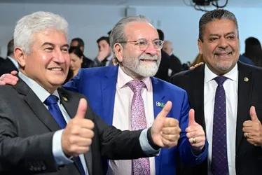 
          Imagem ilustrativa da imagem Projeto que cria 'OAB' para médicos recém-formados avança no Senado
          