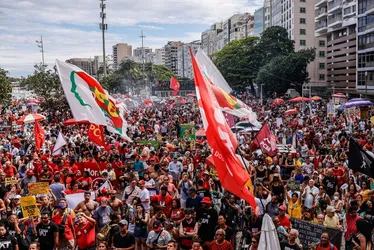 
          Imagem ilustrativa da imagem Protestos contra redução de penas reúnem manifestantes e artistas pelo país
          