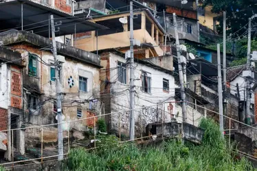 
          Imagem ilustrativa da imagem Quase 20% da população de favelas vivem em vias onde não passam carros
          