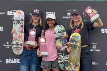 Imagem ilustrativa da imagem Rayssa Leal resolve na 1ª volta e é pentacampeã do STU Rio de skate street