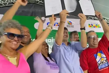 
          Imagem ilustrativa da imagem Recife e Governo Federal dão início a três novos habitacionais no Caiara
          