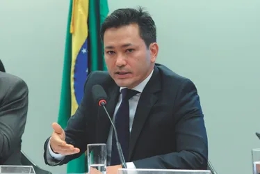 
          Imagem ilustrativa da imagem Reforma tributária: empresários têm até 2027 para adaptar nota fiscal
          