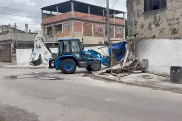 Imagem ilustrativa da imagem Rio começa remover 13 mil barricadas e Castro ameaça: ‘Se voltar, vai receber visitinha do Bope’