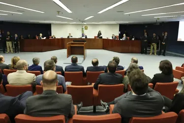 
          Imagem ilustrativa da imagem STF: julgamento pode condenar mais seis réus pela trama golpista
          