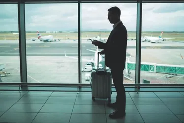 
          Imagem ilustrativa da imagem STF paralisa 8.723 processos de passageiros contra empresas aéreas
          