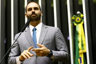 Imagem ilustrativa da imagem STF tem maioria para tornar Eduardo Bolsonaro réu sob acusação de coação