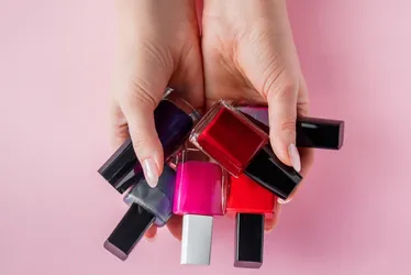 Imagem ilustrativa da imagem Saiba como identificar se seu esmalte em gel contém substâncias proibidas