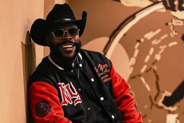 
          Imagem ilustrativa da imagem Sambão do Povo recebe festival de samba com Nego Damoé neste domingo
          