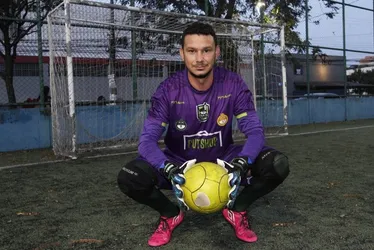 
          Imagem ilustrativa da imagem Serviços por aplicativo incluem até contratação de goleiro
          