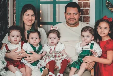 
          Imagem ilustrativa da imagem Sufoco e alegrias na família dos sêxtuplos capixabas
          