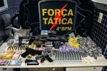 
          Imagem ilustrativa da imagem Suspeito de traficar drogas é preso em carro de aplicativo em Vila Velha
          