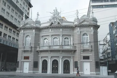 Imagem ilustrativa da imagem Teatro Carlos Gomes reabre no dia 22 com show na Costa Pereira