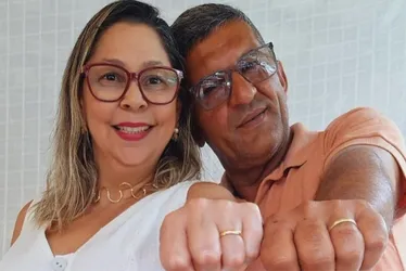 Imagem ilustrativa da imagem Técnica de enfermagem internada após surto em hospital reage e emociona família