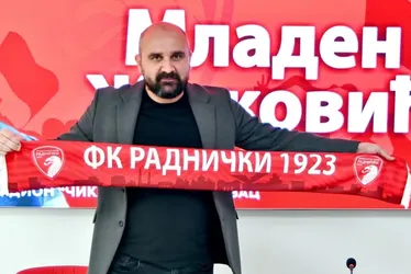 Imagem ilustrativa da imagem Técnico morre após ter parada cardíaca durante jogo na Sérvia