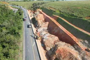 
          Imagem ilustrativa da imagem Trecho da BR-101 na Serra será totalmente interditado nesta sexta-feira
          