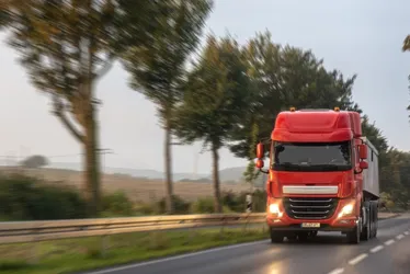 
          Imagem ilustrativa da imagem Trecho de 30 km da BR-101 vai ter ciclovia, faixa só para ônibus e túnel
          