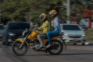 
          Imagem ilustrativa da imagem Uber e 99 adiam estreia de mototáxi e prometem ir à Justiça contra novas regras
          