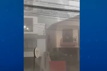 
          Imagem ilustrativa da imagem VÍDEO | Domingos Martins registra temporal nas ruas e estádio fica alagado
          