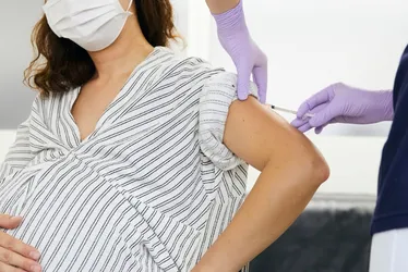 
          Imagem ilustrativa da imagem Vacina para proteger grávidas e bebês chega ao Espírito Santo
          