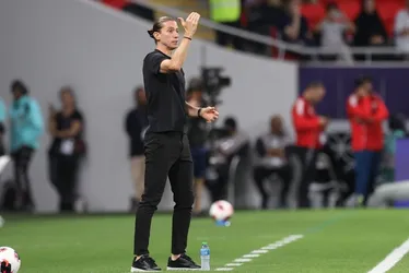 
          Imagem ilustrativa da imagem Vamos tentar ganhar para fazer história, diz Filipe Luís sobre final com PSG
          