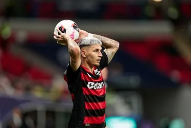 
          Imagem ilustrativa da imagem Varela reconhece PSG como 'melhor do mundo', mas mantém Flamengo confiante na final
          