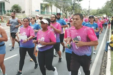 
          Imagem ilustrativa da imagem Veja imagens dos participantes da Corrida Tribuna Ruas da Cidade
          