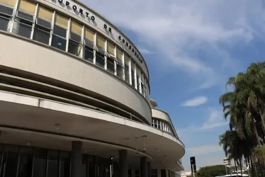 
          Imagem ilustrativa da imagem Ventania faz Congonhas cancelar 87 decolagens e 80 pousos
          