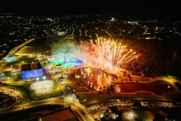 Imagem ilustrativa da imagem Vila de Natal de Cariacica encanta com espetáculo de luzes e cores