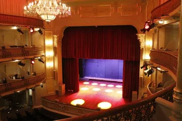 
          Imagem ilustrativa da imagem Visitas guiadas no Theatro Carlos Gomes começam em dezembro. Saiba como conhecer
          