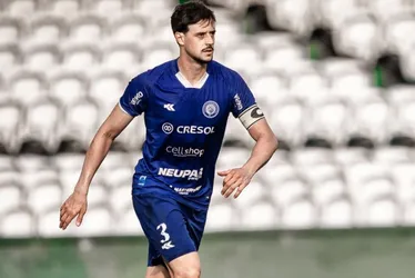 Imagem ilustrativa da imagem Vitória contrata novo zagueiro e renova com meia