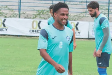 Imagem ilustrativa da imagem Vitória renova com laterais para a próxima temporada