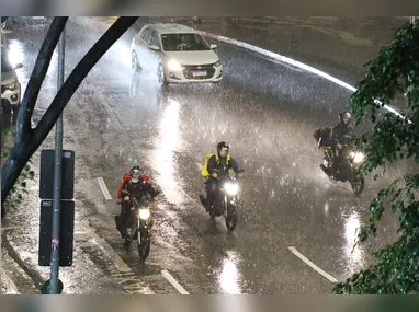 Imagem ilustrativa da imagem Alerta de chuva forte e risco de deslizamentos para ES e outros estados do Sudeste