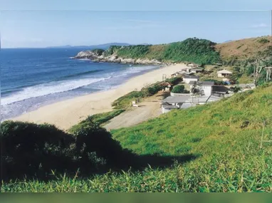 Imagem ilustrativa da imagem Balneário Camboriú vai proibir nudismo na Praia do Pinho, a primeira a ter prática no País