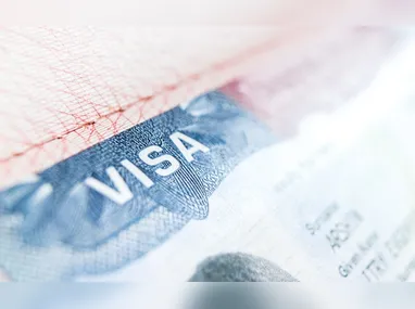 Funcionário de empresa contratada pela Companhia Estadual de Águas e Esgotos do Rio de Janeiro (Cedae) é atingido de raspão na panturilha