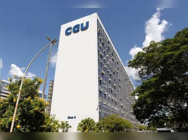 As cinco vítimas moravam em Iacanga e estavam a caminho de Reginópolis, a 23 km de distância, na noite de quarta-feira (24)