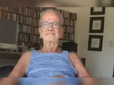 Atriz reuniu imagens de diferentes fases da vida ao lado do pai